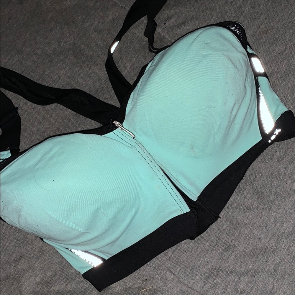 VS sports bra